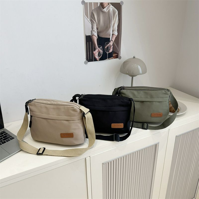 Sac à bandoulière décontracté de commerce extérieur pour hommes nouveau sac en toile de banlieue simple à la mode tendance  sac à bandoulière de couleur unie de voyage simple.