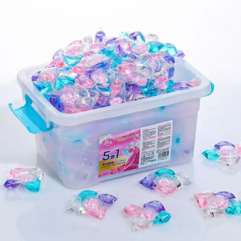 Capsules de détergent à lessive concentré 5-en-1 (perles de lessive).